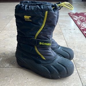 Sorel snow boots. Boys size 5. Black and yellow